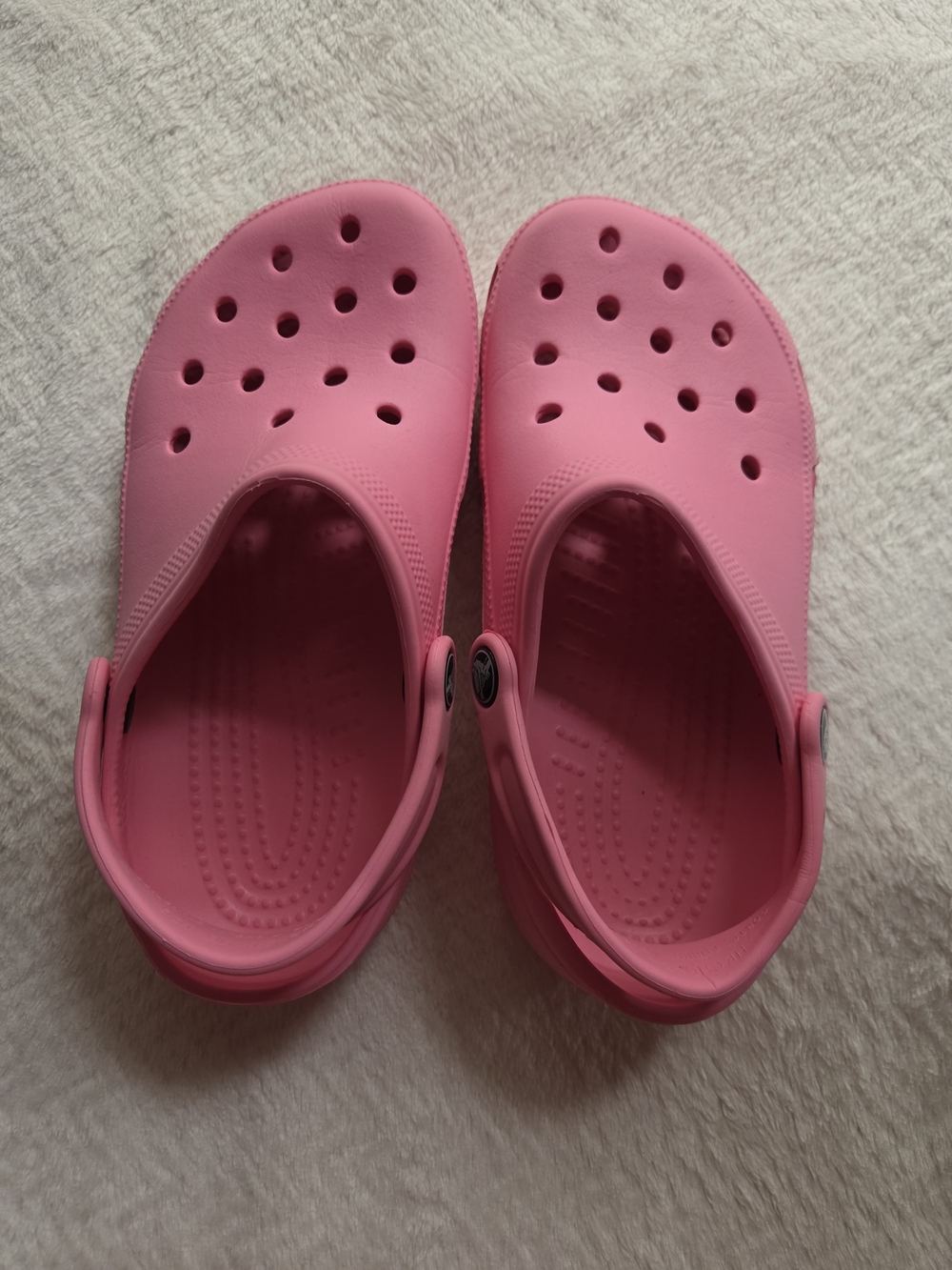 CROCS Kids Classic Clogs in Bright Pink Size W (5)/ M (3) / Juniors 3 - Picture 2 of 8
